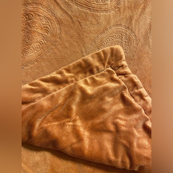 GOZZE Rust Orange Paisley Embossed Throw Blanket